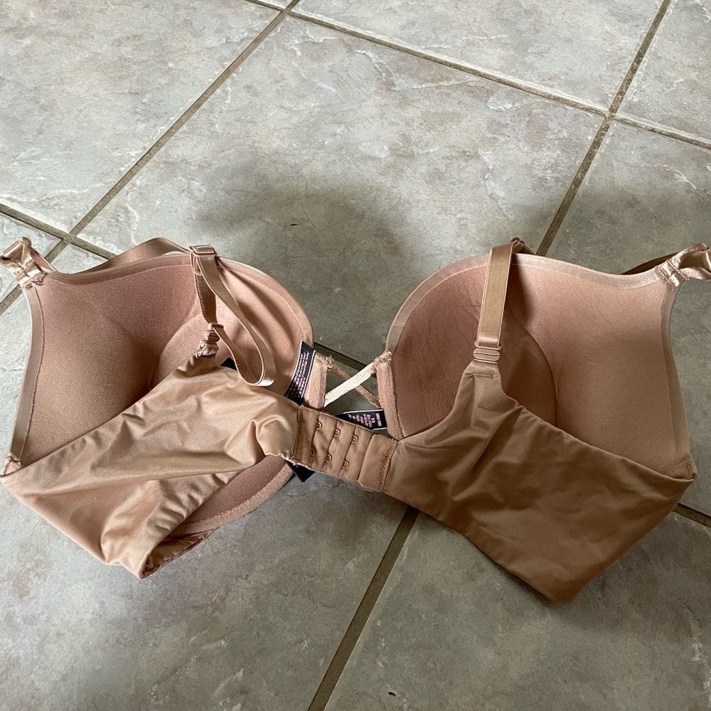 Victoria secret bra 38D